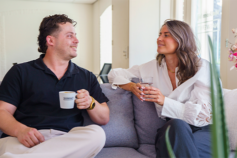 Hoe kies je het juiste uitzendbureau 3 vragen die je moet stellen: Juup en Margot bij NasWerkt Venray