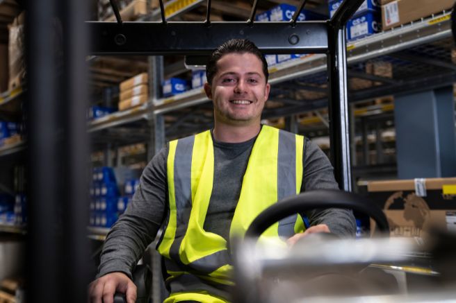 NasWerkt medewerker klaar om jou te helpen